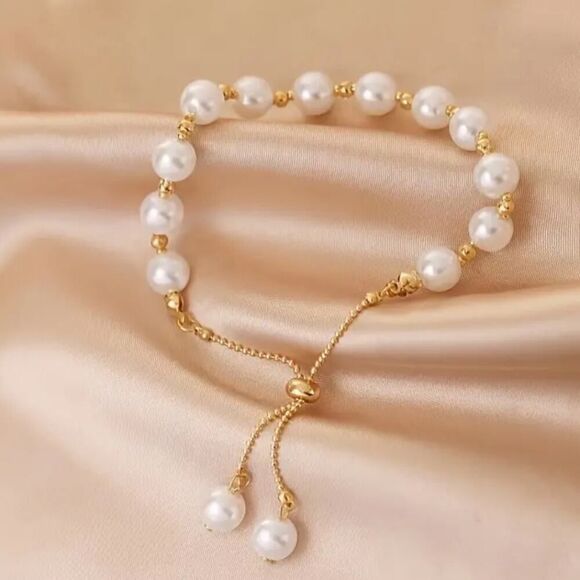Shimmering Elegant Imitation Pearl Charm Bridal Wedding Bracelet (1 pc) - Picture 3 of 7